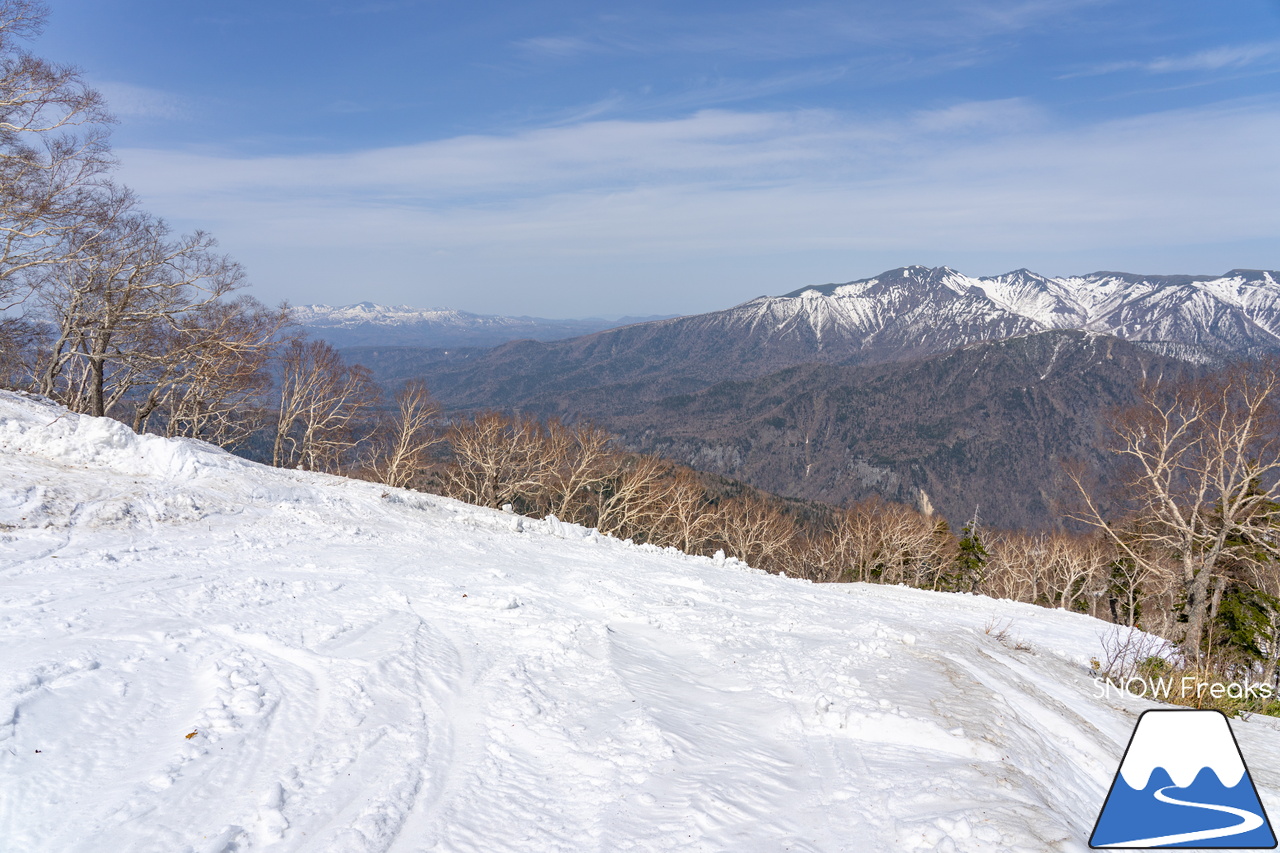 大雪山層雲峡・黒岳ロープウェイスキー場｜どんなに雪解けが早い春でも、北海道には『黒岳』があるという安心感。ありがとう、2023-2024。SNOW Freaks 今季最終レポート！